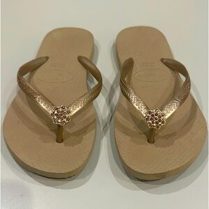 Havaianas Size 35-36 (US Size 5.5 - 6) Gold Rose Flip Flops excellent condition!